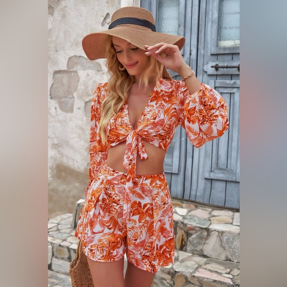 Printed Long Sleeve Cropped Top and Shorts Set - Picture 1 of 5